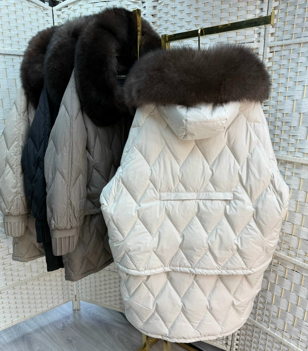 стильные пуховики,пуховики с мехом,пуховик утепленный,женские пуховики,пуховик бежевый