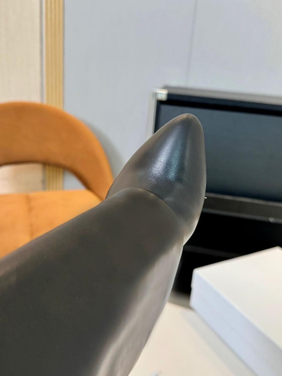 женские сапоги,,сапоги на шпильках,кожаные женские сапоги,сапоги трубы