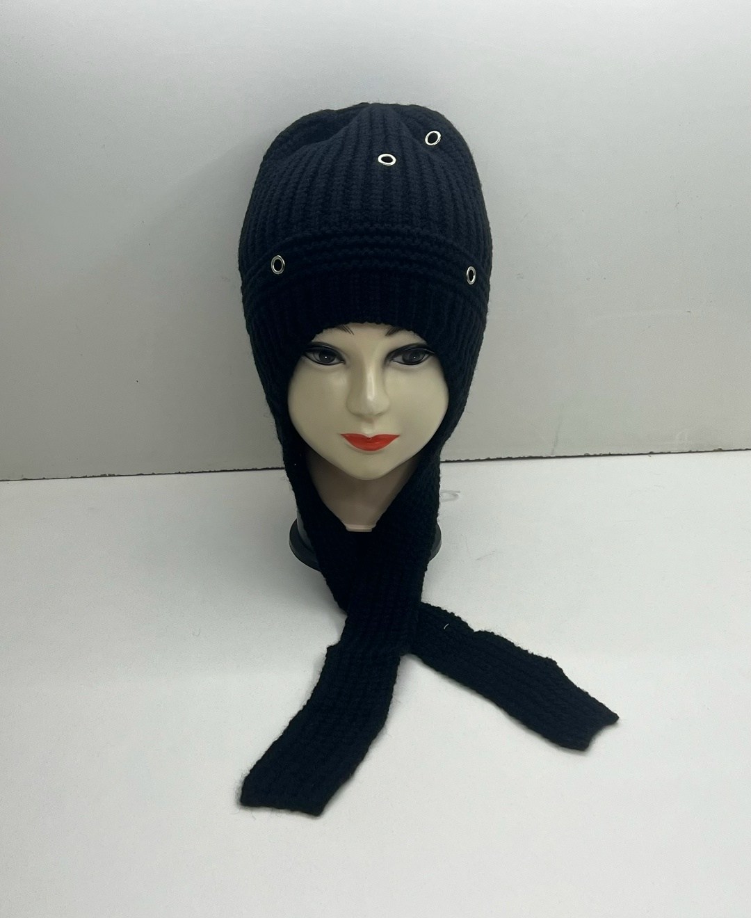 шапка женская,вязаная шапка женская,шапка для девочек,шапка женская на флисе,шапка с завязками зимняя