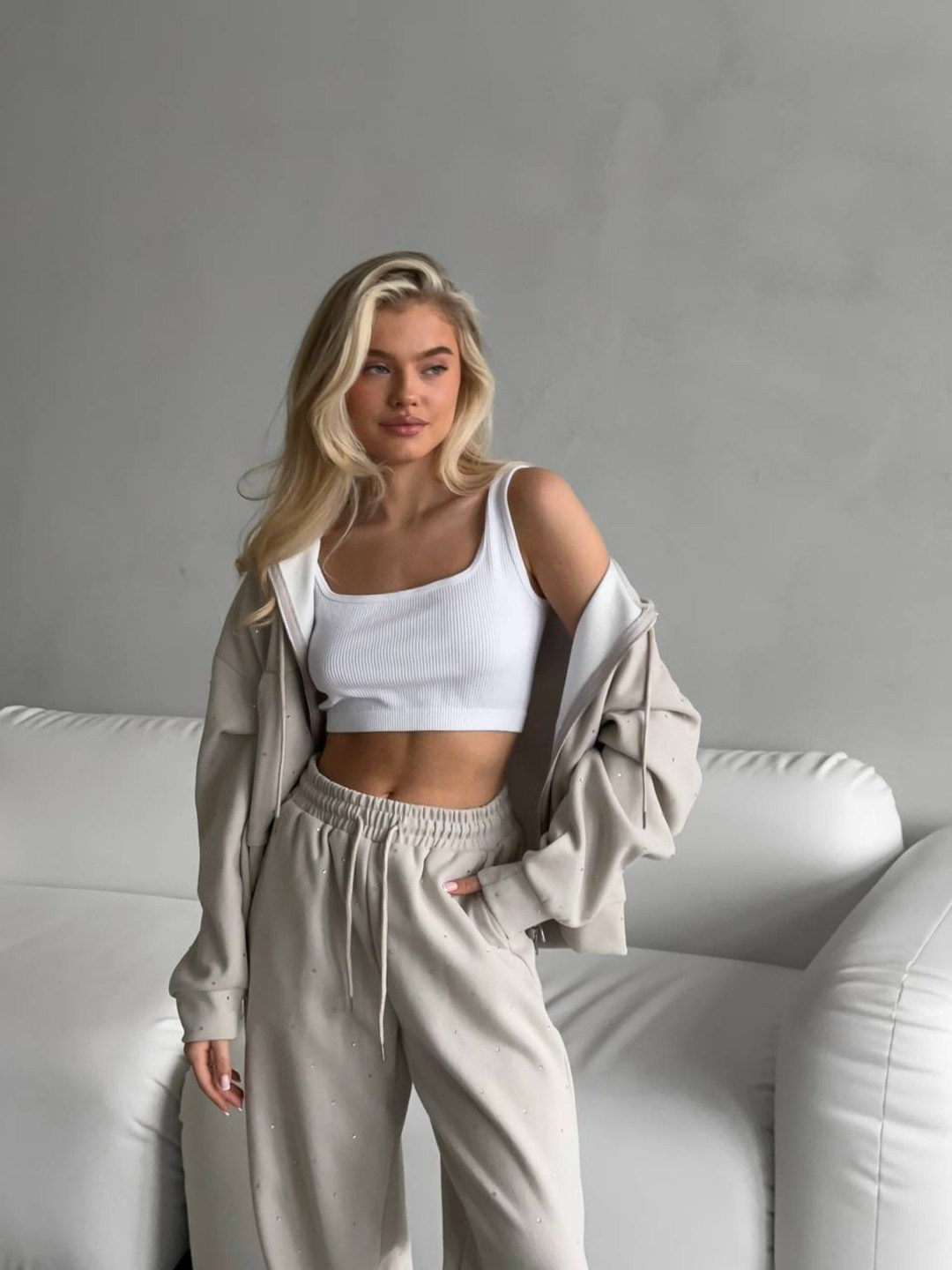 костюмы спортивные женские,бежевый костюм,женские костюмы,костюмы спортивные,серый костюм женский