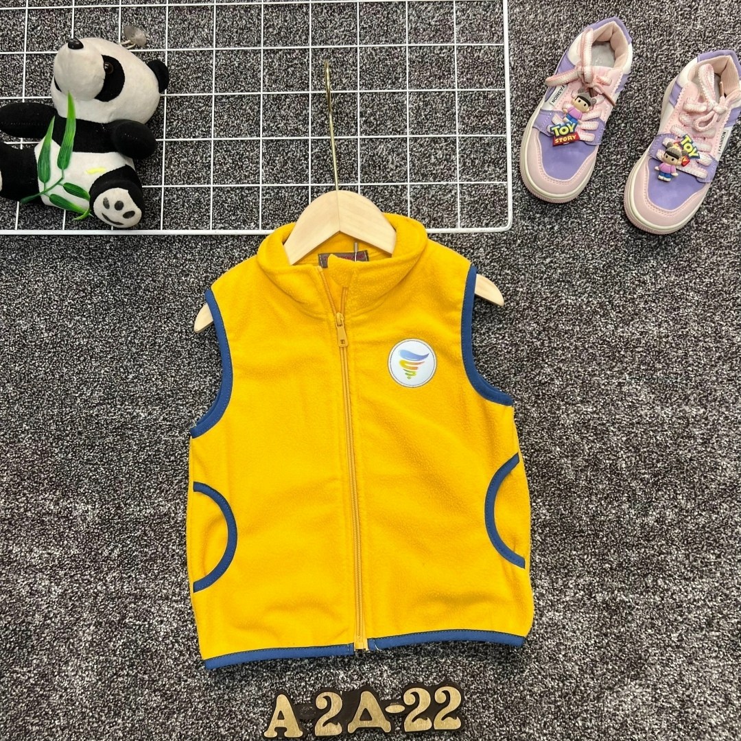 жилет детский,флисовая жилетка для девочки,жилет для малыша,безрукавка детская из флиса,жилет флисовый детский