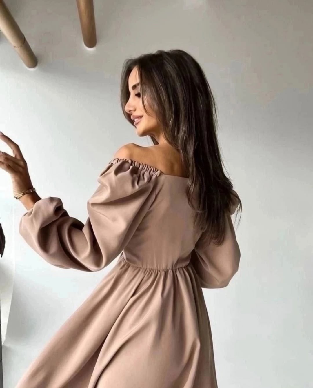 платье с объемными рукавами,современное декольте,платье стиль,элегантное платье,платье