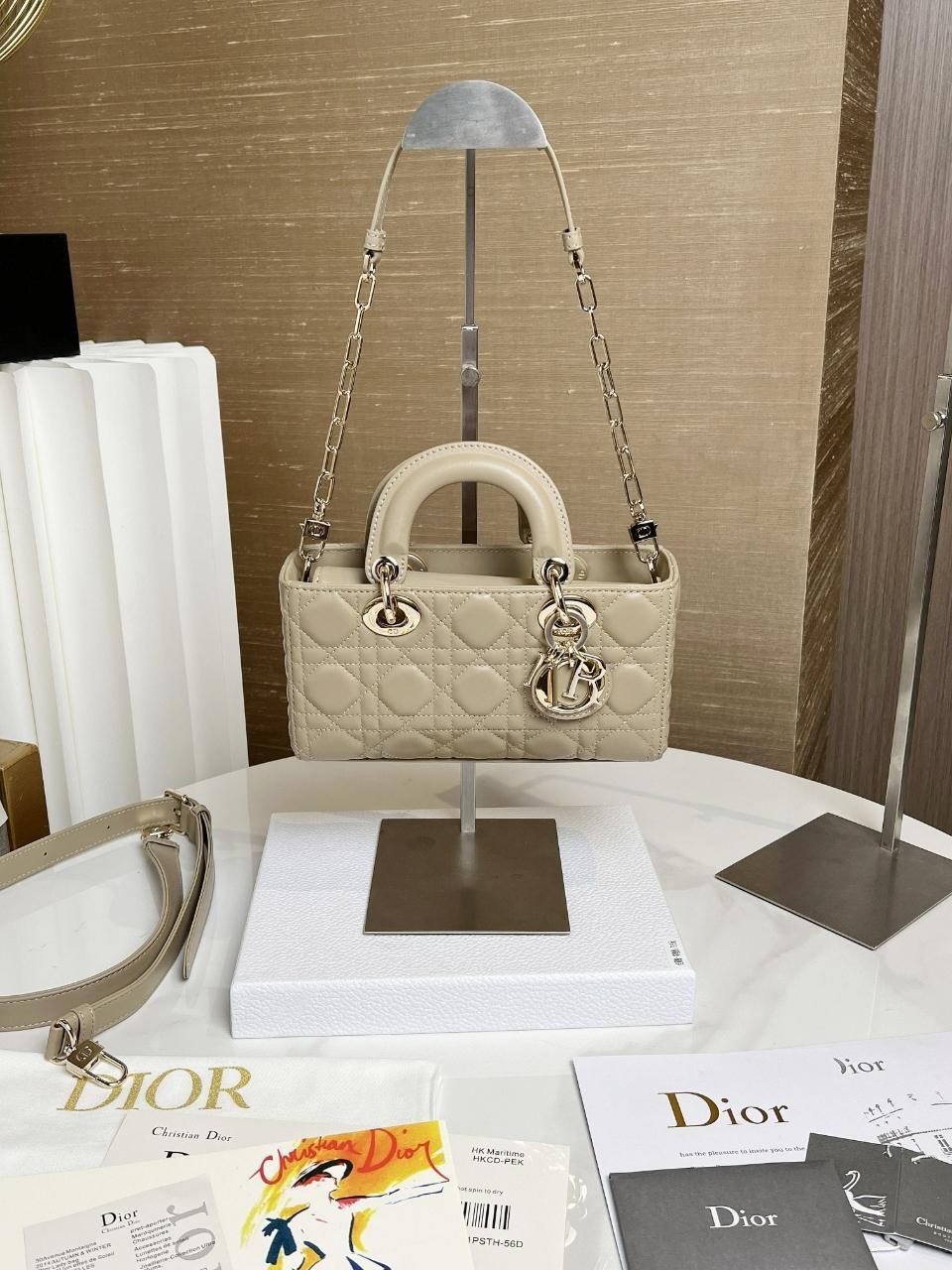 christian dior сумка,dior сумка,сумка женская dior,сумки через плечо christian dior,сумка в стиле dior