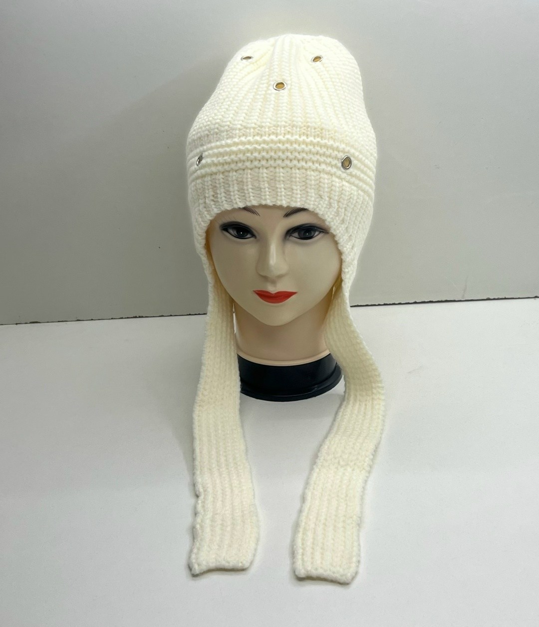 шапка женская,вязаная шапка женская,шапка для девочек,шапка женская на флисе,шапка с завязками зимняя