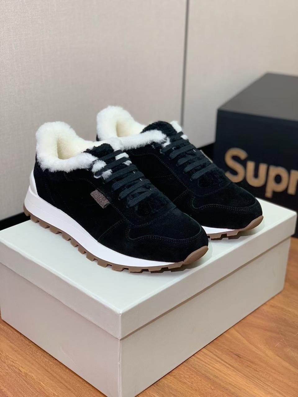 ,кроссовки женскиe,зимние кроссовки найк женские с мехом,кроссовки женские зимние,замшевые кроссовки