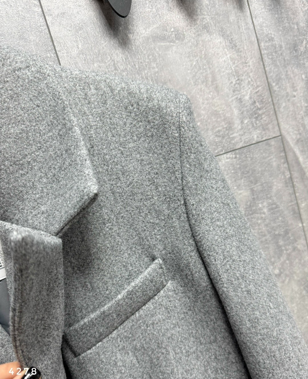 образ с серым пальто,серое пальто,стильное пальто,модное пальто,шарф к светло серому пальто