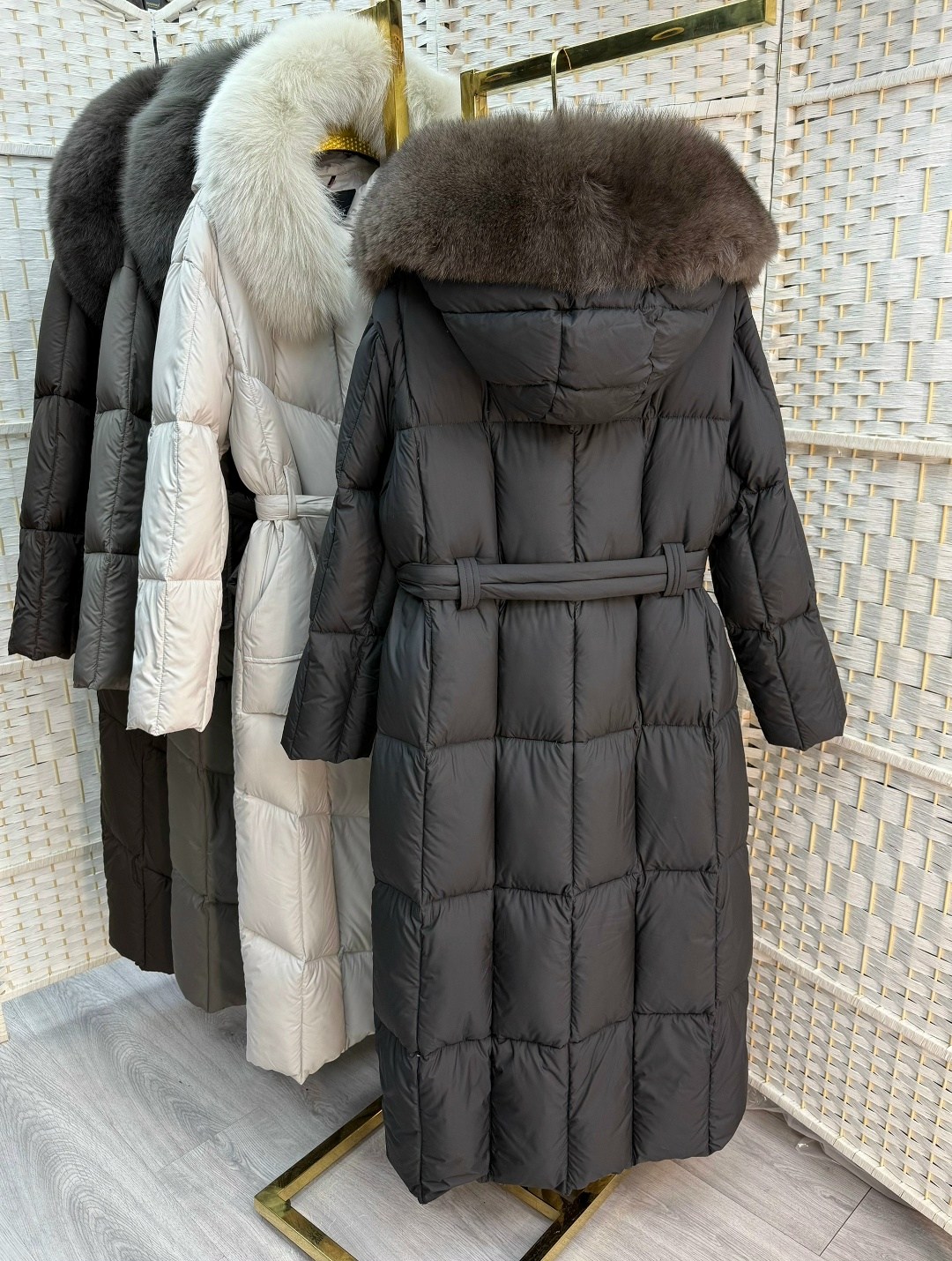 стильные пуховики,пуховик длинный,пуховики с мехом,пуховик женский,пуховик черный