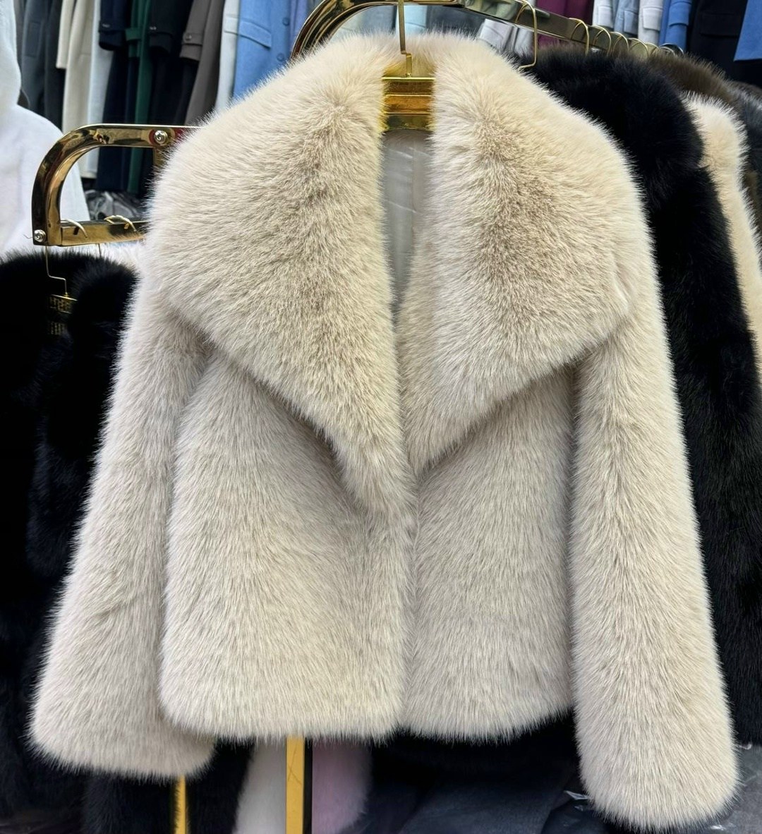 меховая куртка,шуба короткая,шуба из натурального меха,шуба женская,женская шуба из натурального лисьего меха