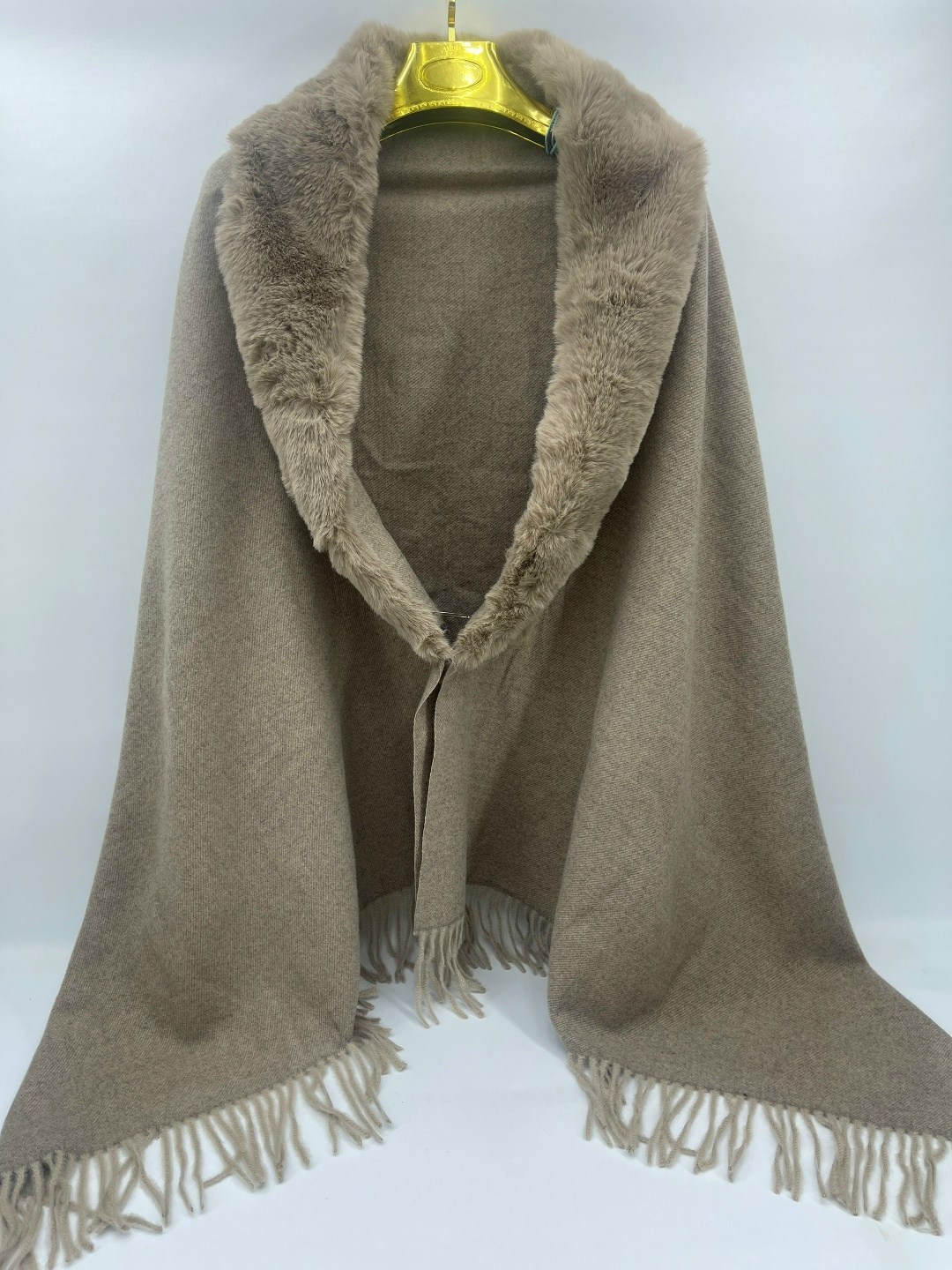 накидка из искусственного меха,накидки,накидка меховая,накидка женская теплая,пончо с мехом