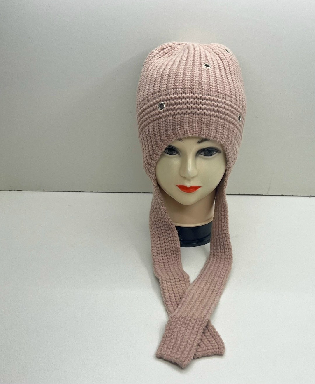 шапка женская,вязаная шапка женская,шапка для девочек,шапка женская на флисе,шапка с завязками зимняя