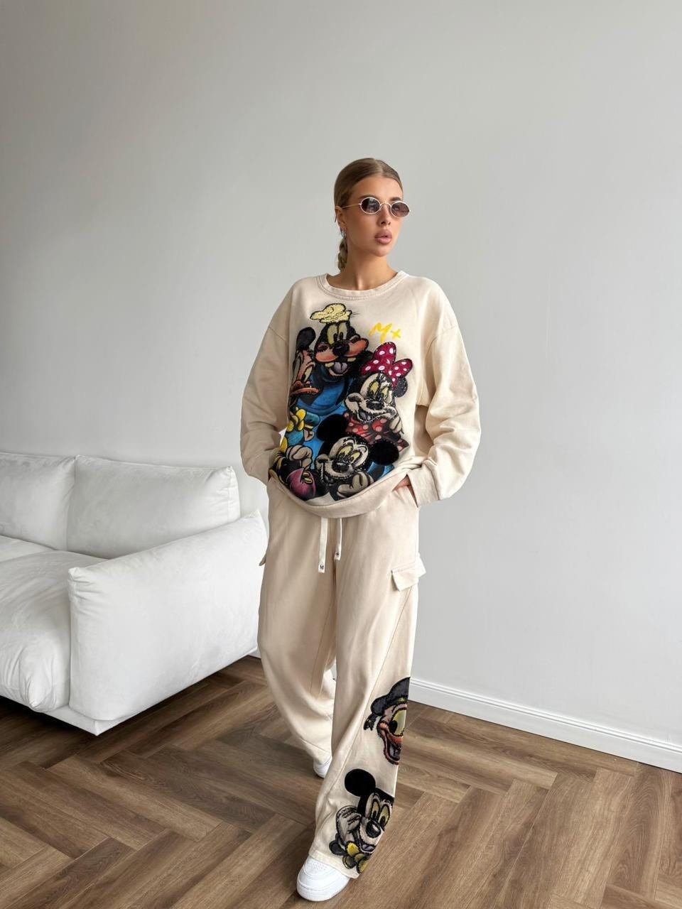 свитшот дисней,костюм с принтом,стильные костюмы,свитшот женская