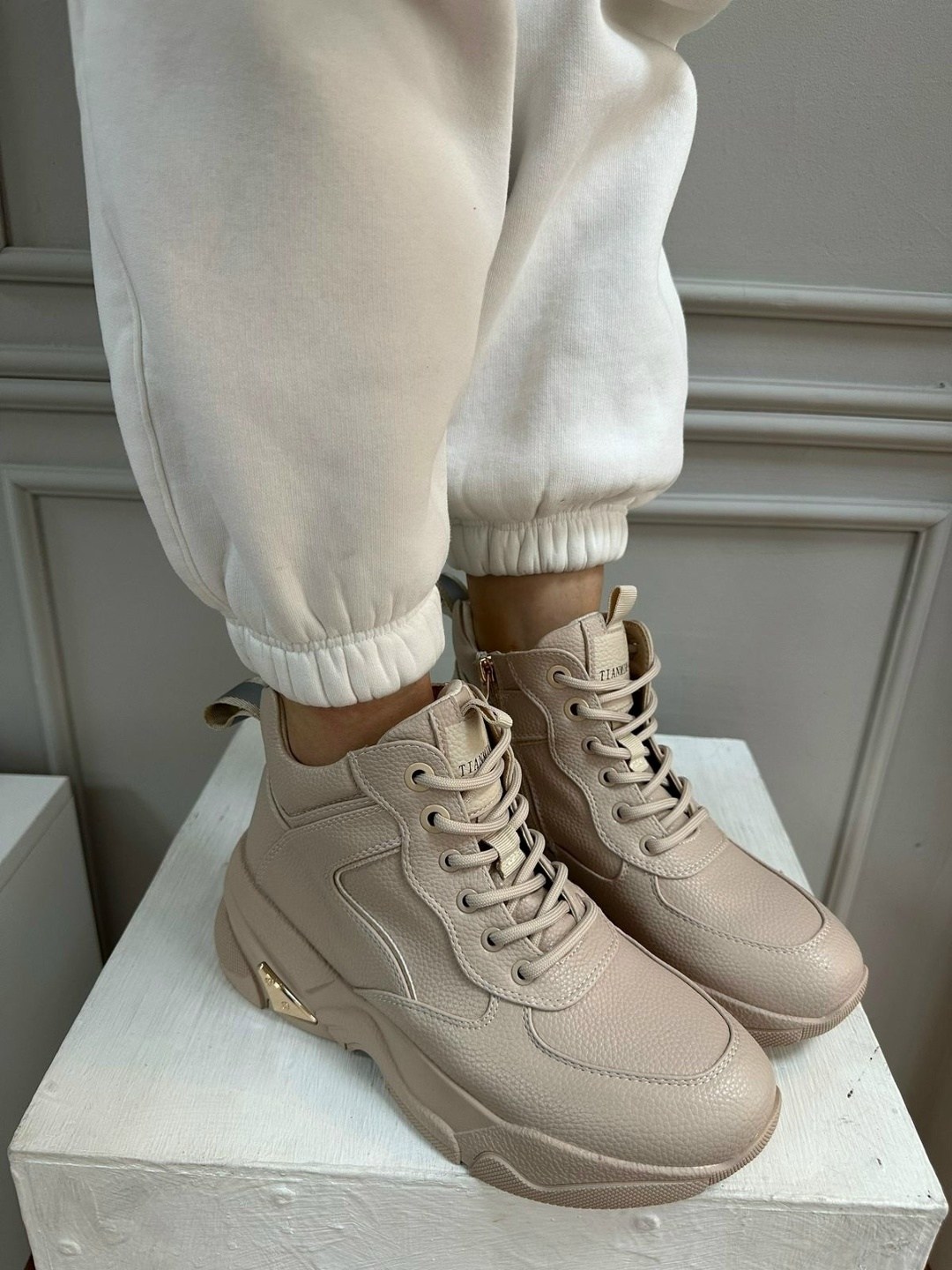 ,бежевые ботинки, зимняя, женская зимняя,кроссовки бежевые