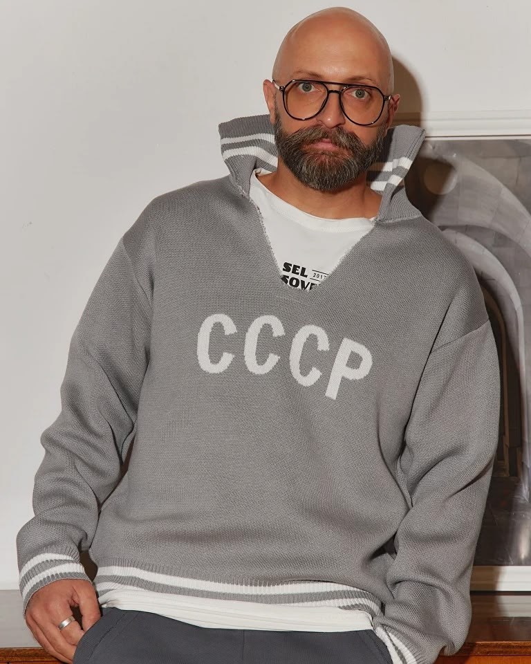серый свитшот,режиссер,свитшот ссср,свитшот,мужская мода