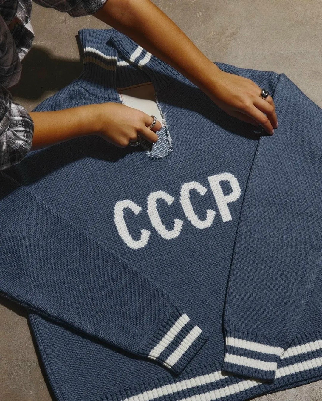 серый свитшот,режиссер,свитшот ссср,свитшот,мужская мода