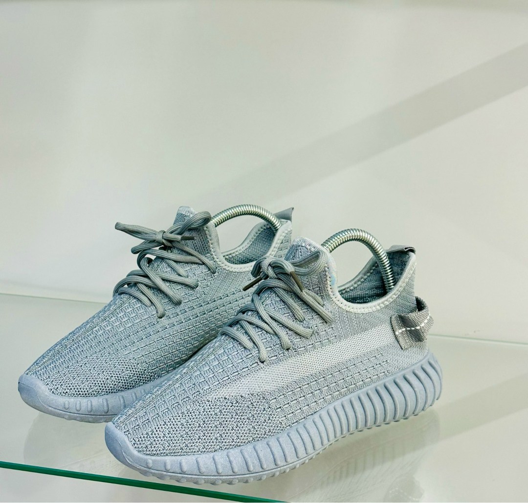 кроссовки женскиe,кроссовки ,кроссовки,кроссовки женские голубые,кроссовки изи