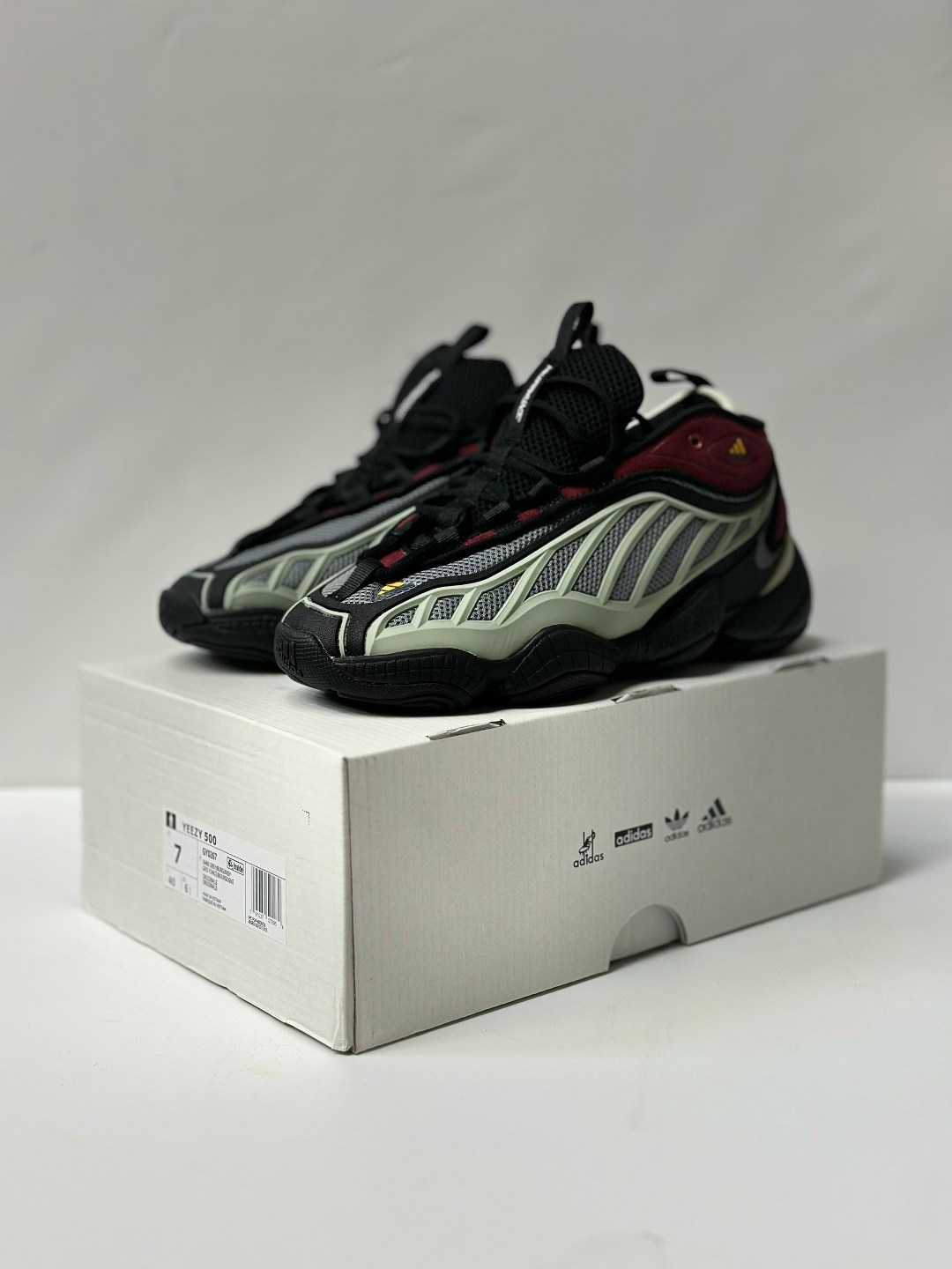 кроссовки adidas,кроссовки adidas yeezy 500,мужские кроссовки adidas,кроссовки adidas yeezy,кроссовки adidas adidas