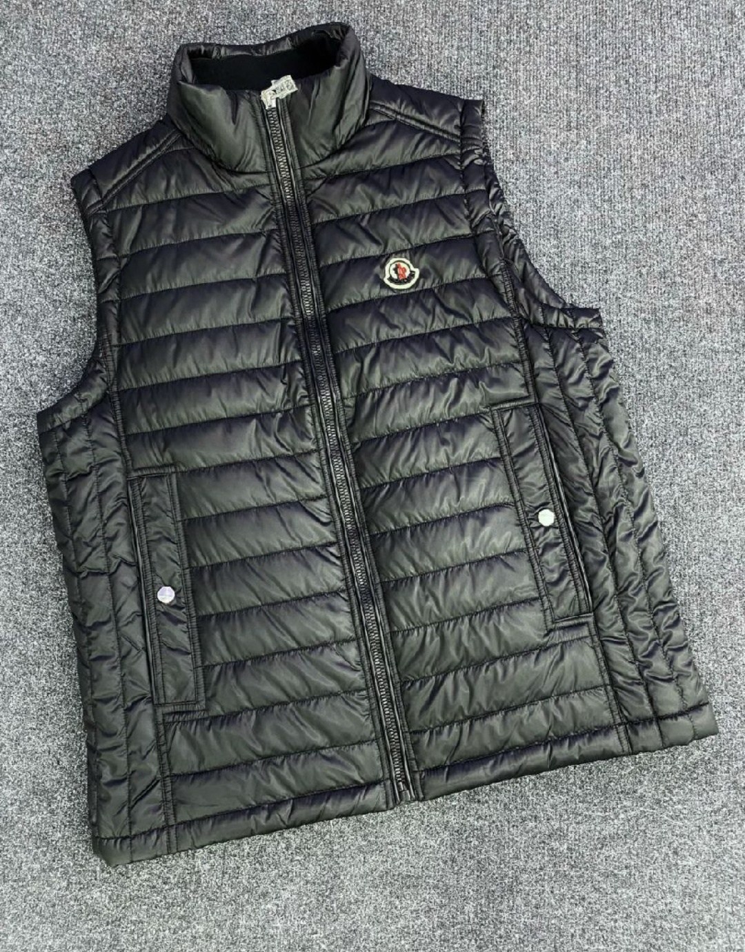 жилетка хуго босс,жилетка армани мужская,жилетка moncler мужская,жилетка безрукавка мужская,жилетка