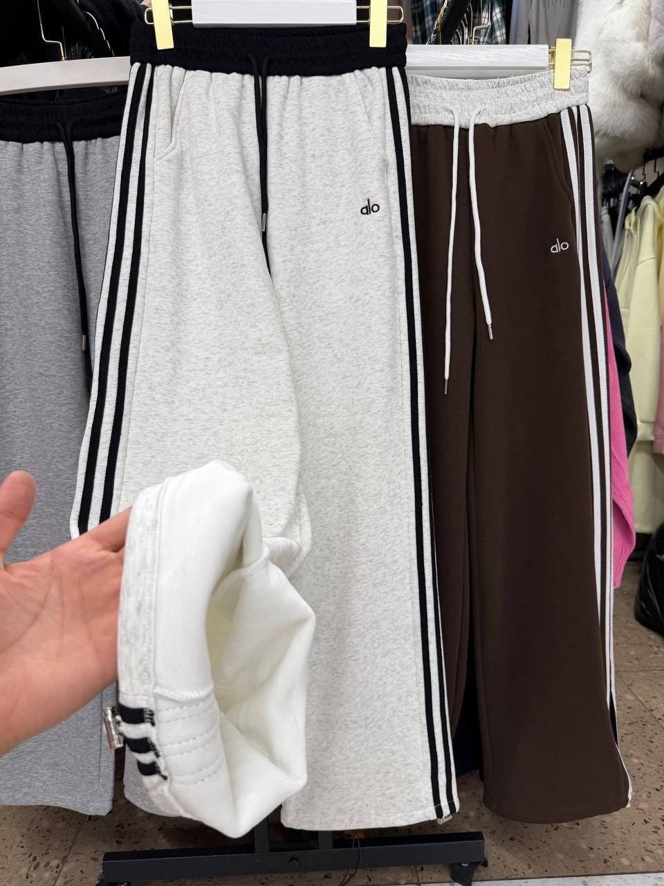 брюки оверсайз,спортивные широкие брюки,спортивные брюки,брюки свободные спортивные,штаны адидас широкие