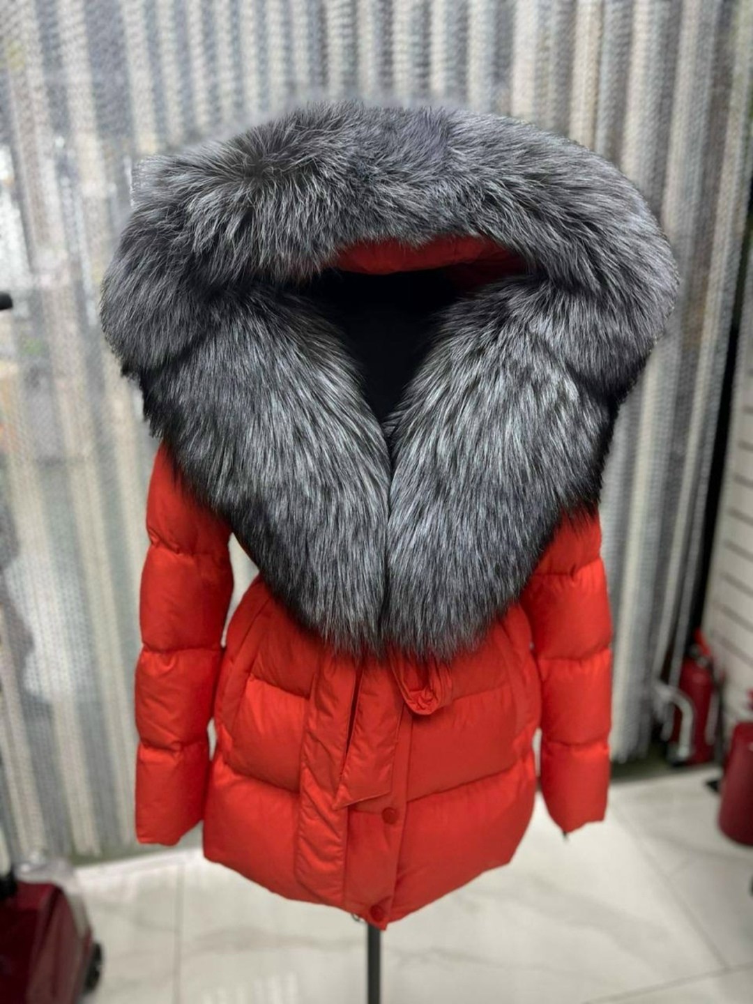 пуховики с натуральным мехом,пуховики с мехом,женские пуховики,зимние куртки,пуховик