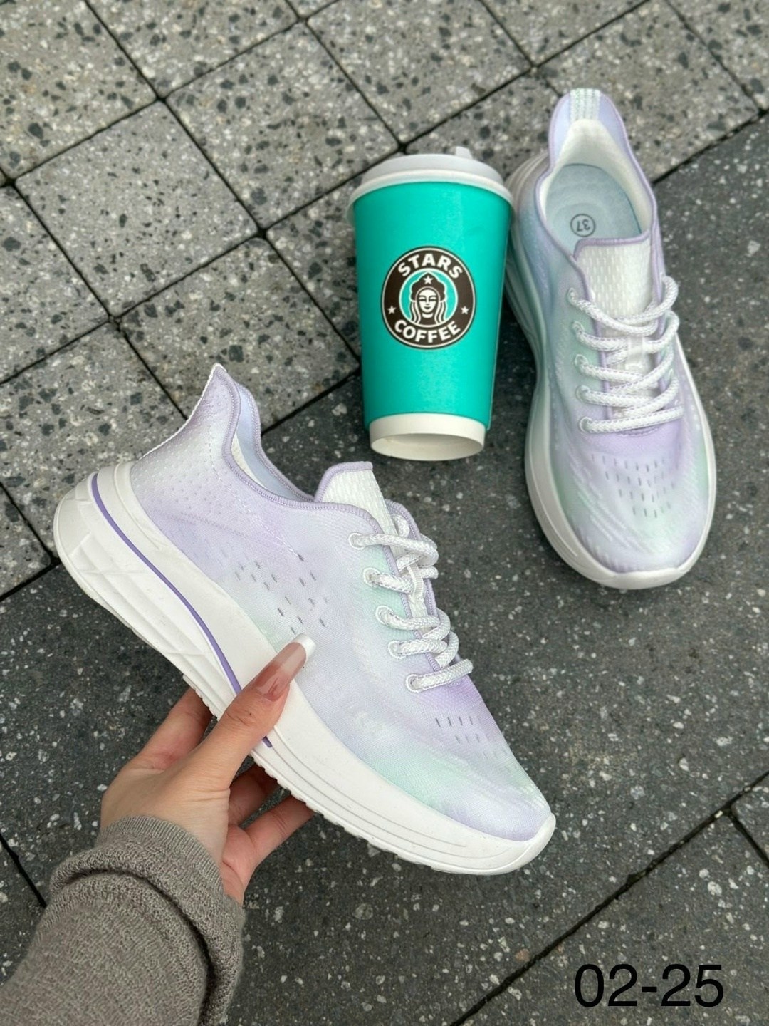 кроссовки женскиe,кроссовки,кроссовки для женщин,кроссовки модные,спортивная