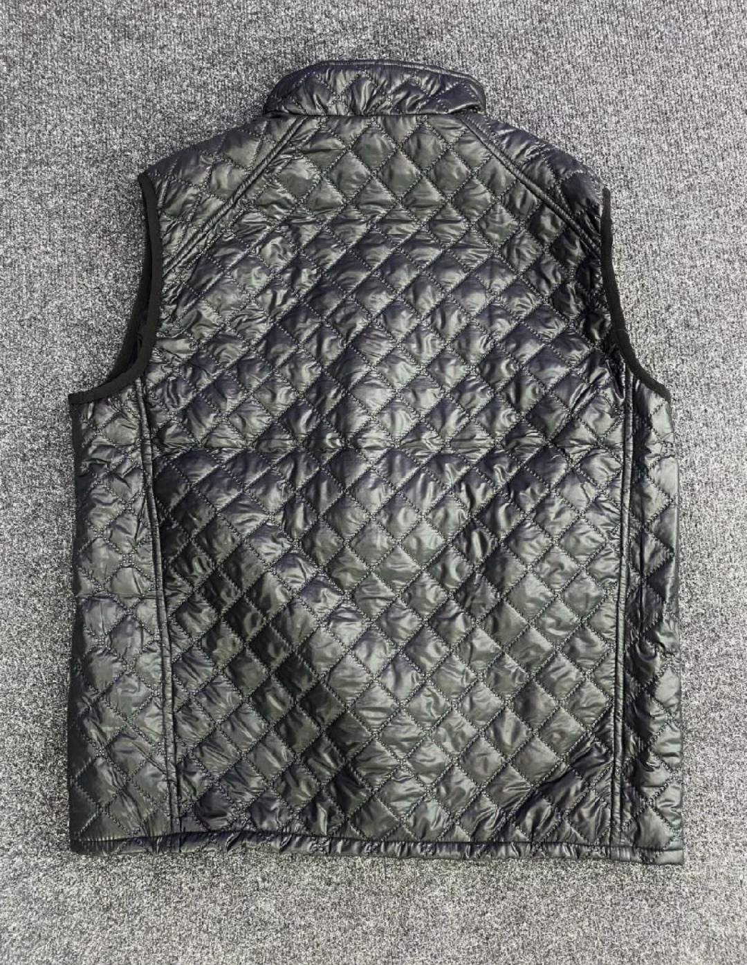 жилетка хуго босс,жилетка армани мужская,жилетка moncler мужская,жилетка безрукавка мужская,жилетка