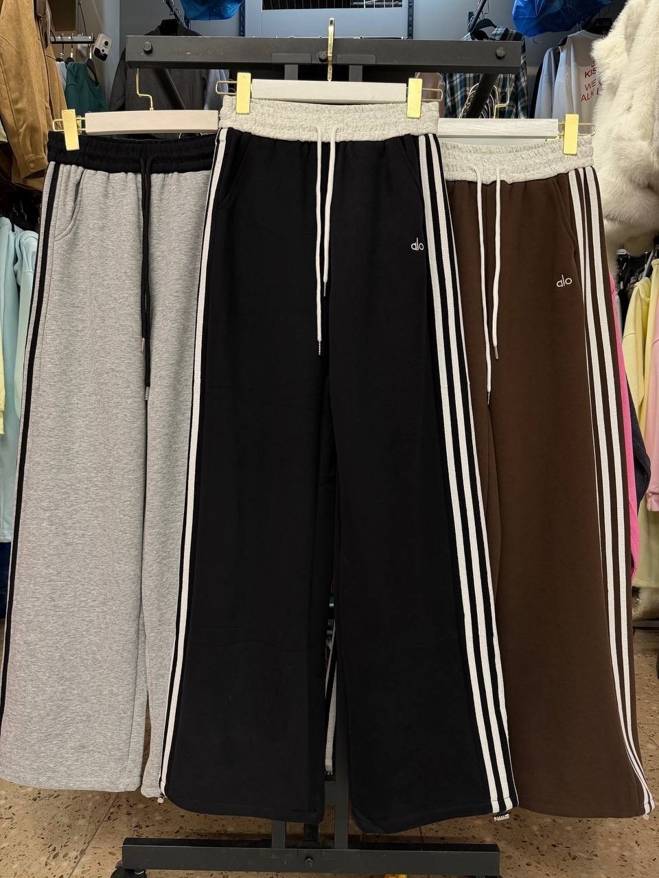 брюки оверсайз,спортивные широкие брюки,спортивные брюки,брюки свободные спортивные,штаны адидас широкие