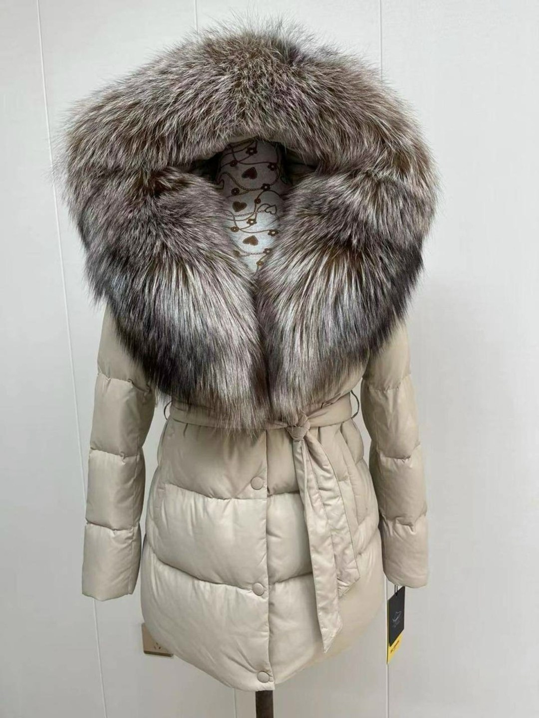 пуховики с натуральным мехом,пуховики с мехом,женские пуховики,зимние куртки,пуховик