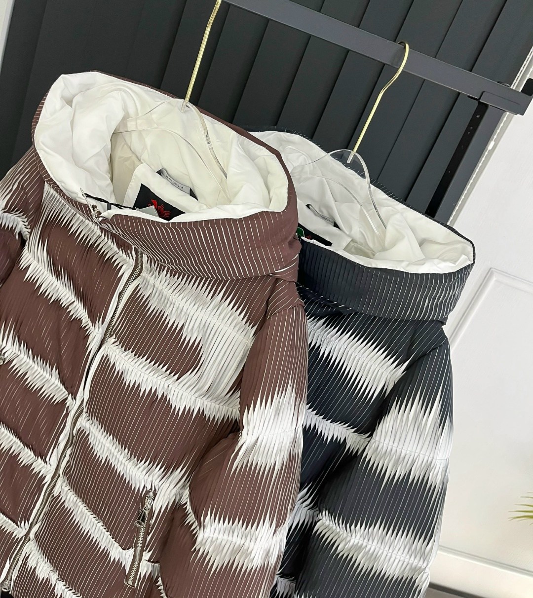 пуховик fendi,двусторонний пуховик,куртка fendi женская реплика,куртка фенди женская,зимние куртки