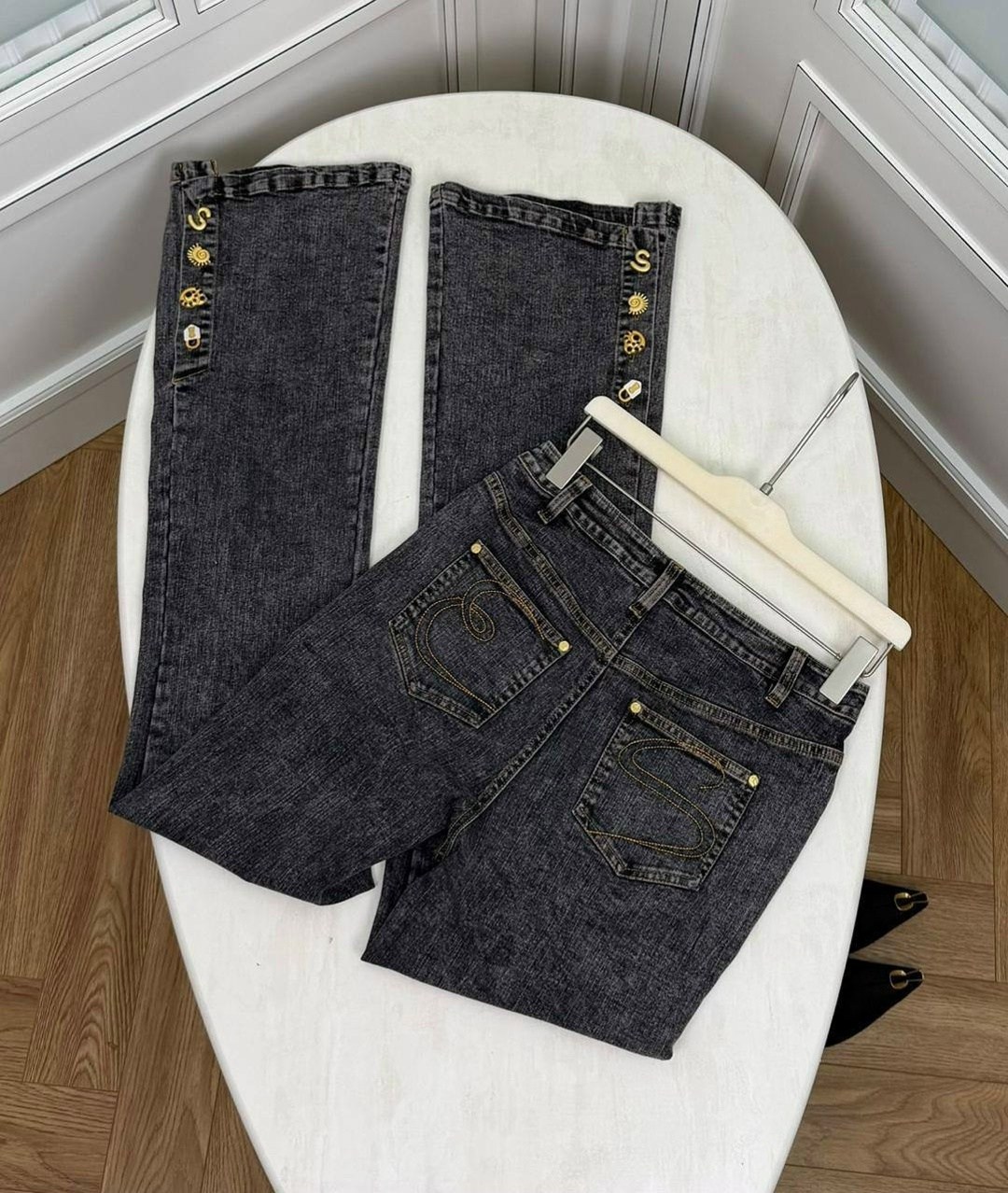 женские джинсы,модные джинсы,стильные джинсы,джинсовые брюки,одежда джинсы