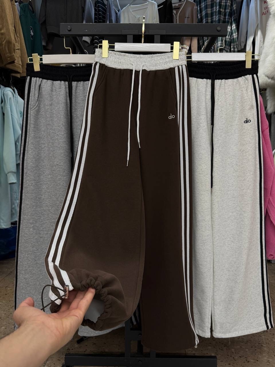 брюки оверсайз,спортивные широкие брюки,спортивные брюки,брюки свободные спортивные,штаны адидас широкие