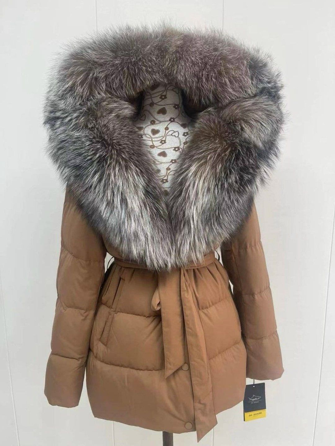 пуховики с натуральным мехом,пуховики с мехом,женские пуховики,зимние куртки,пуховик