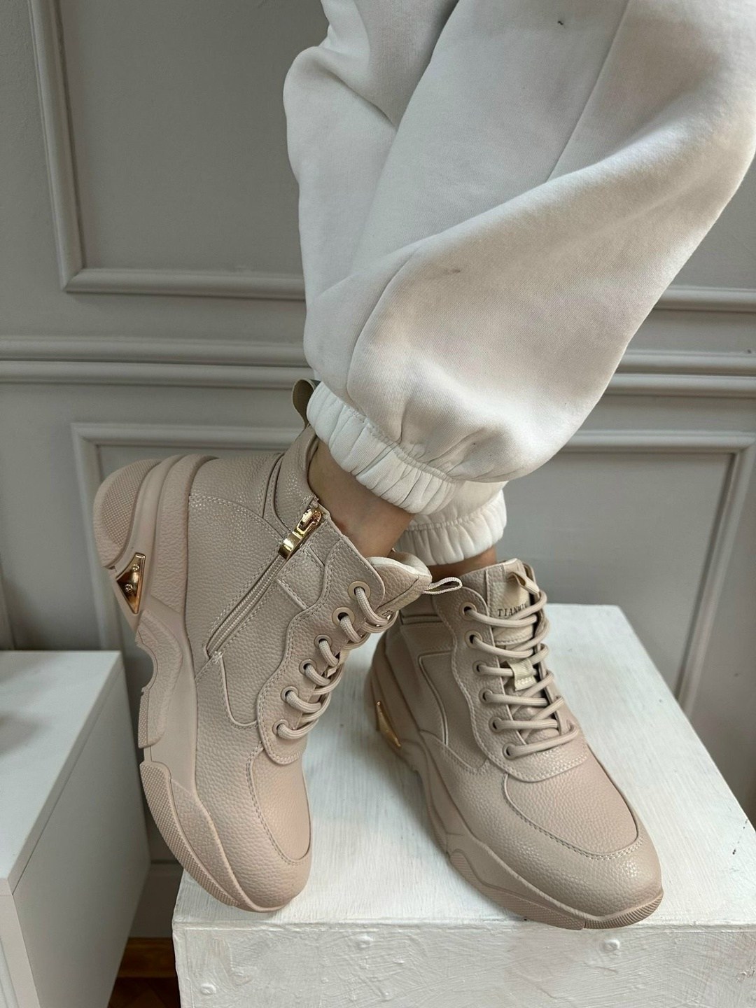 ,бежевые ботинки, зимняя, женская зимняя,кроссовки бежевые