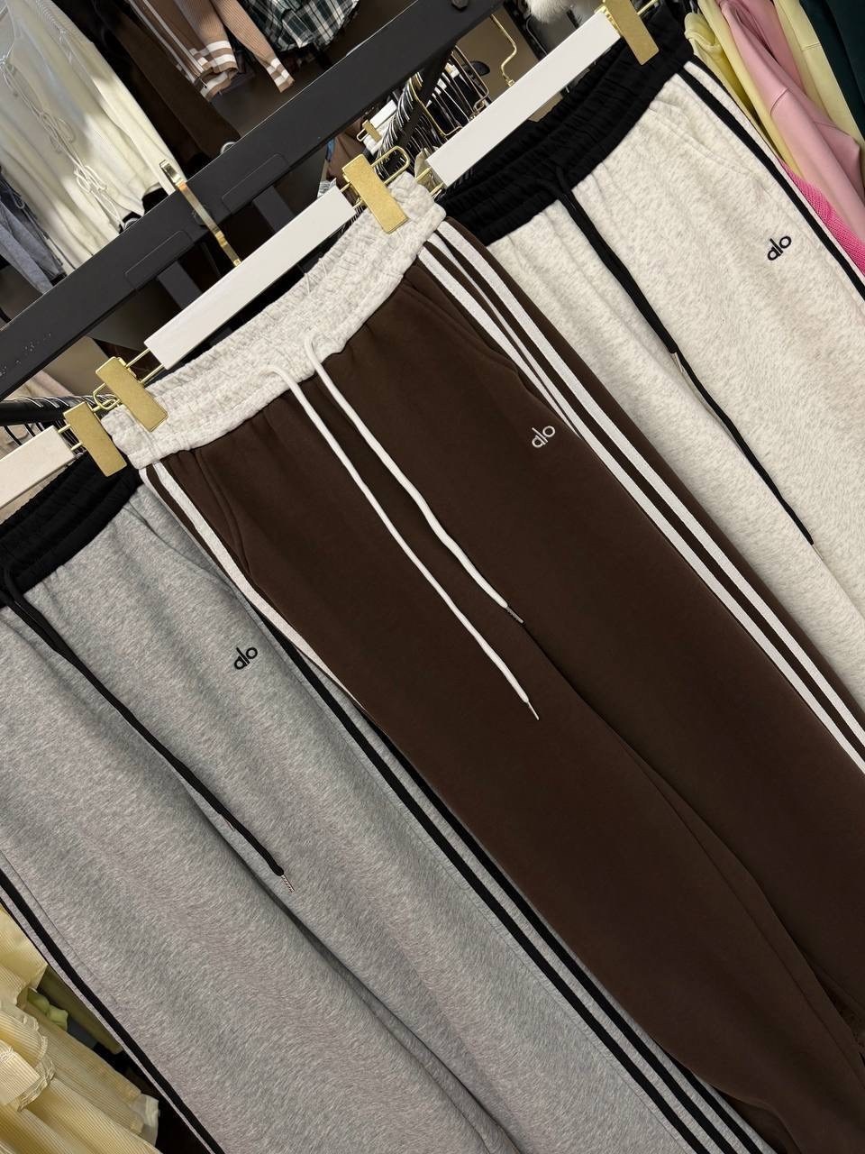 брюки оверсайз,спортивные широкие брюки,спортивные брюки,брюки свободные спортивные,штаны адидас широкие