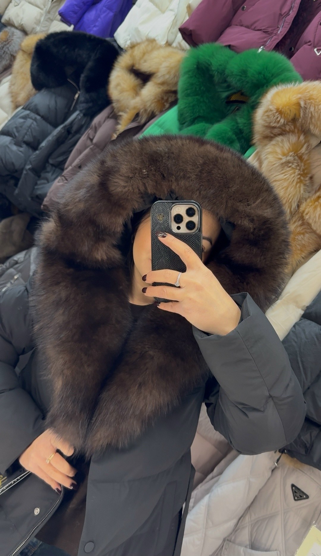 пуховики с мехом,пуховики с натуральным мехом,пуховик женский с натуральным мехом,пуховик зимний,зимние куртки