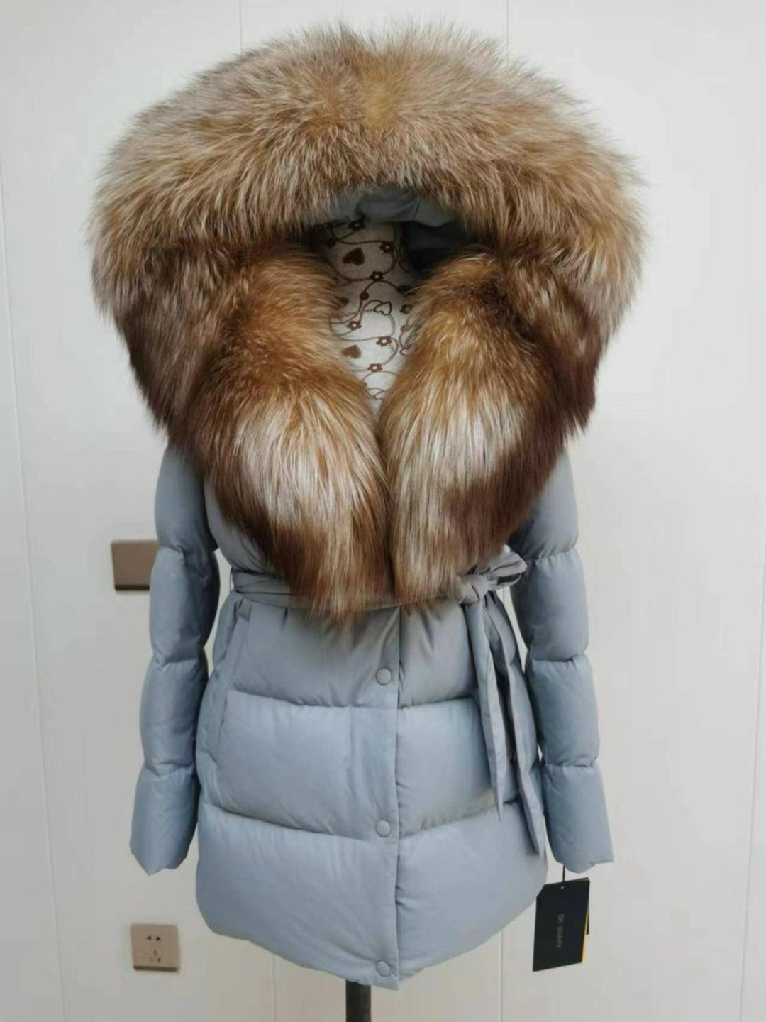 пуховики с натуральным мехом,пуховики с мехом,женские пуховики,зимние куртки,пуховик
