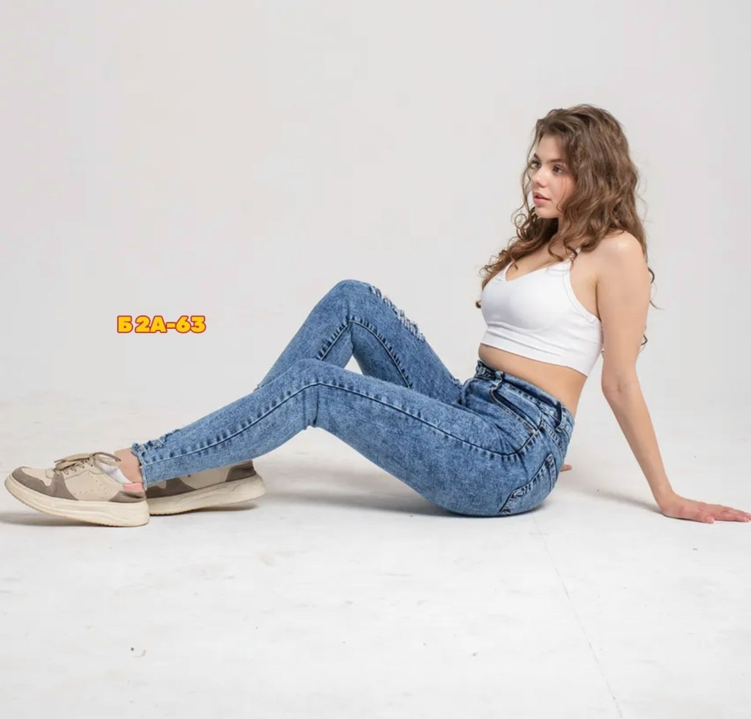 женские джинсы,голубые джинсы,джинсы модные,узкие джинсы,стильные джинсы