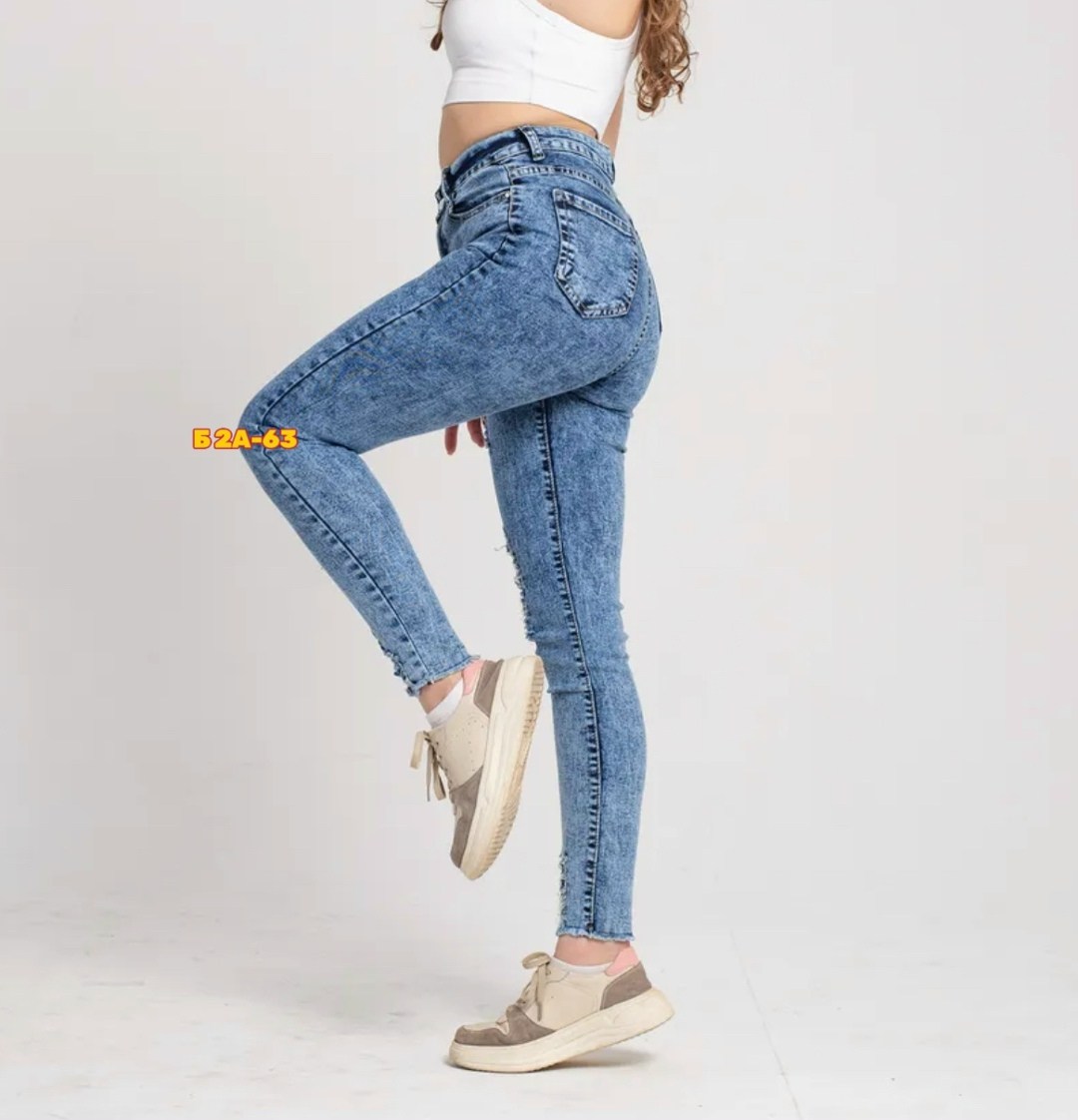 женские джинсы,голубые джинсы,джинсы модные,узкие джинсы,стильные джинсы