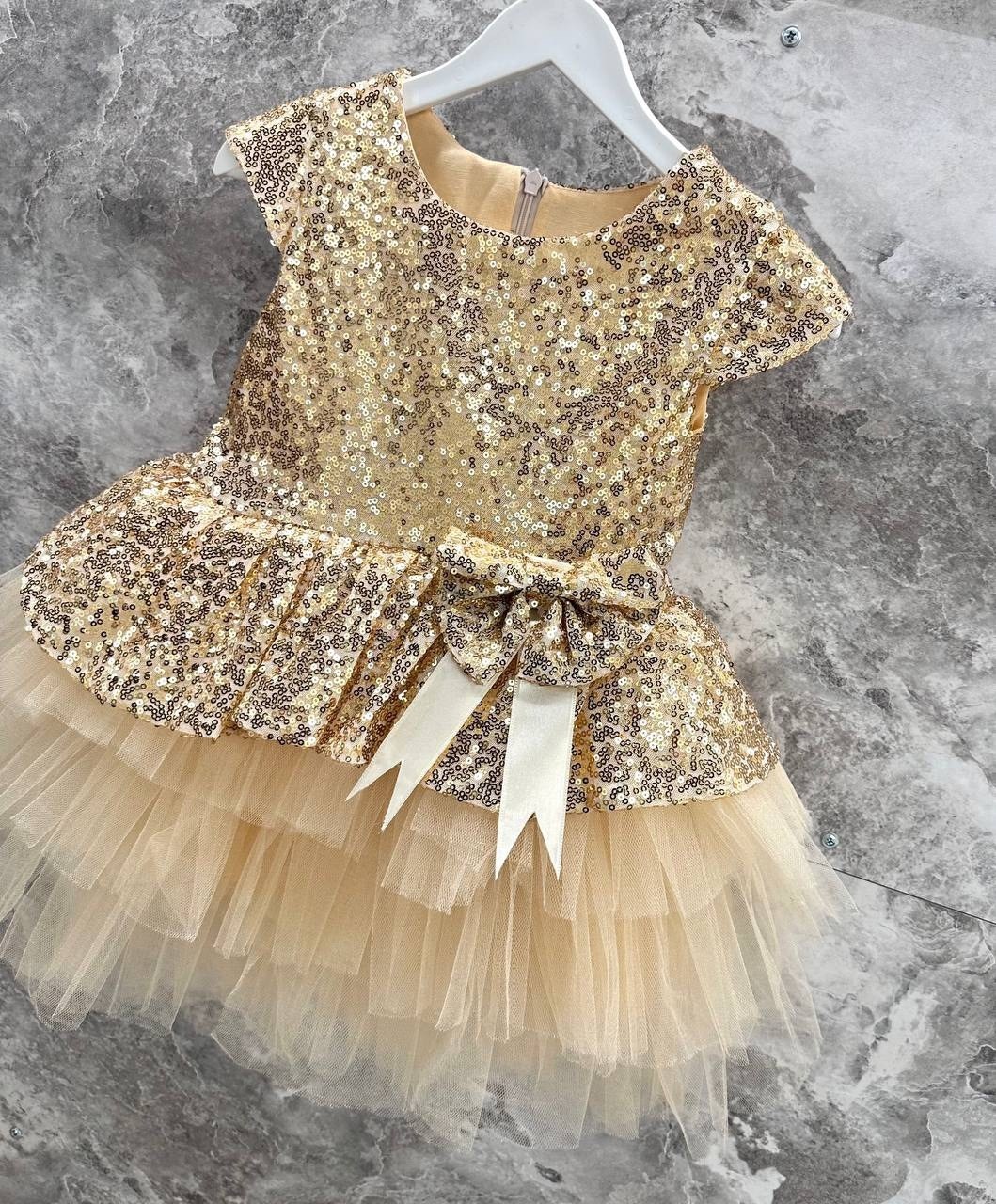 золотистое платье для девочки,платье нарядное для девочек,празднично нарядное платье для девочки,золотое платье для девочки,платье для девочек