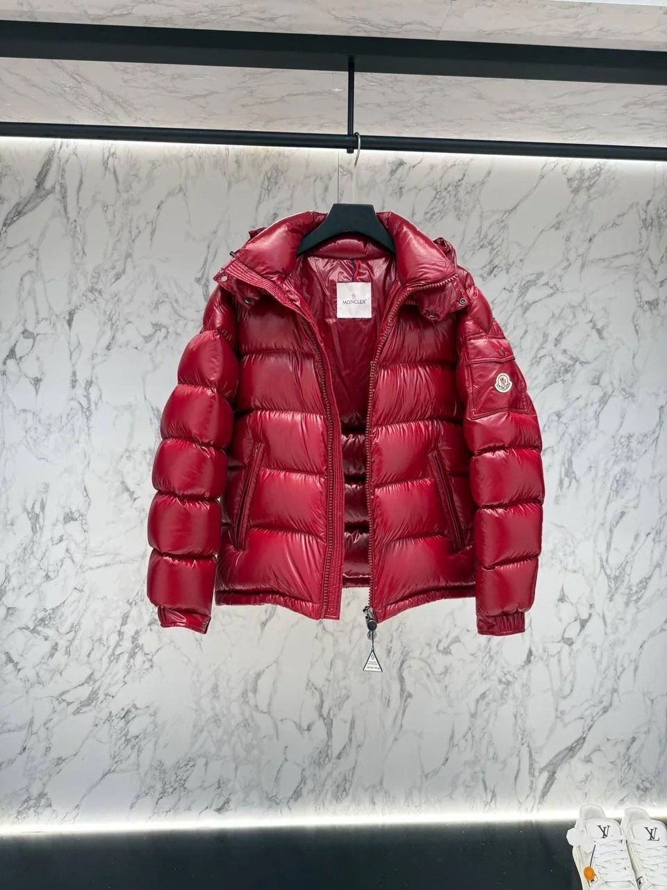 пуховик moncler,красный пуховик монклер мужской,монклер майа красный,пуховик moncler мужской,пуховик moncler женский