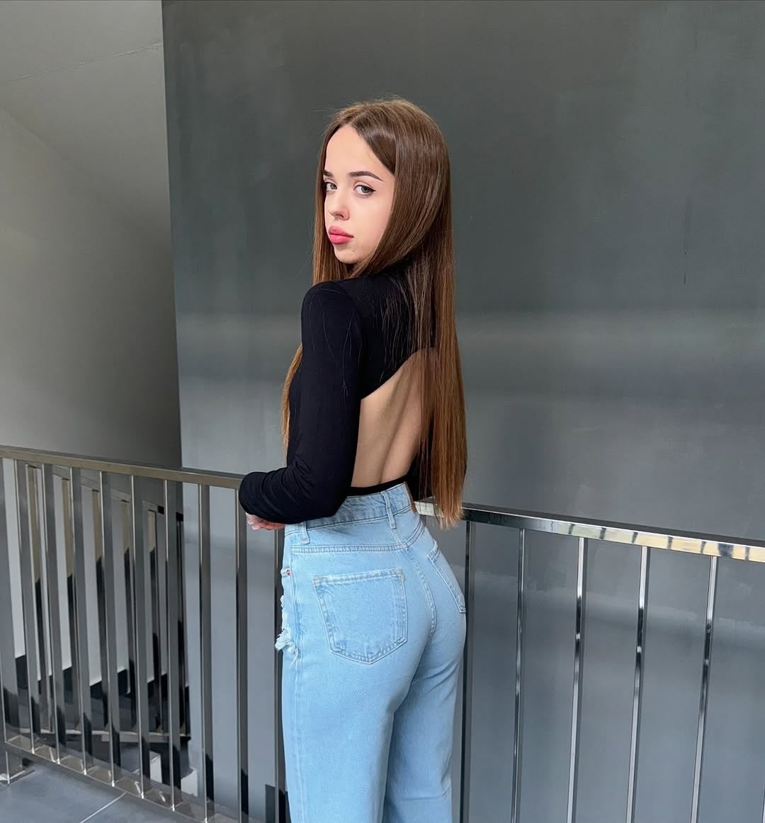 девушка,джинсы в обтяжку,девушка стиль,девушек,красивые девушки с большими попами