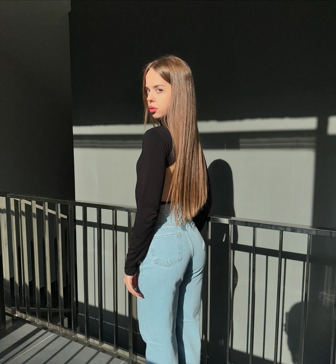 девушка,джинсы в обтяжку,девушка стиль,девушек,красивые девушки с большими попами