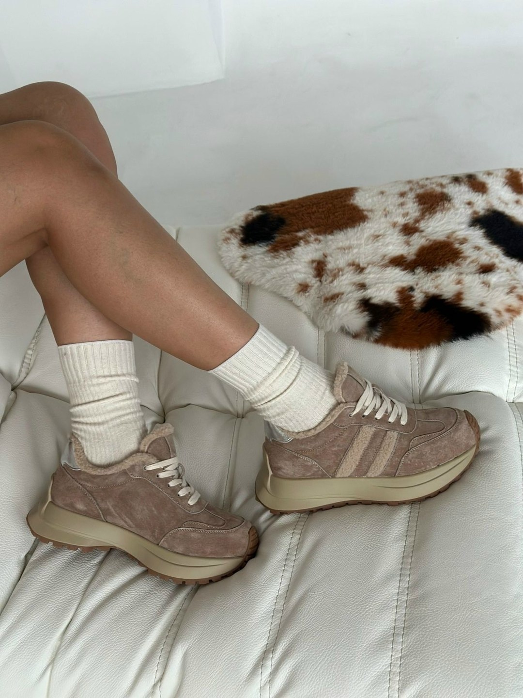 ,женские кроссовки,бежевые кроссовки,замшевые кроссовки,бежевые кроссовки женские