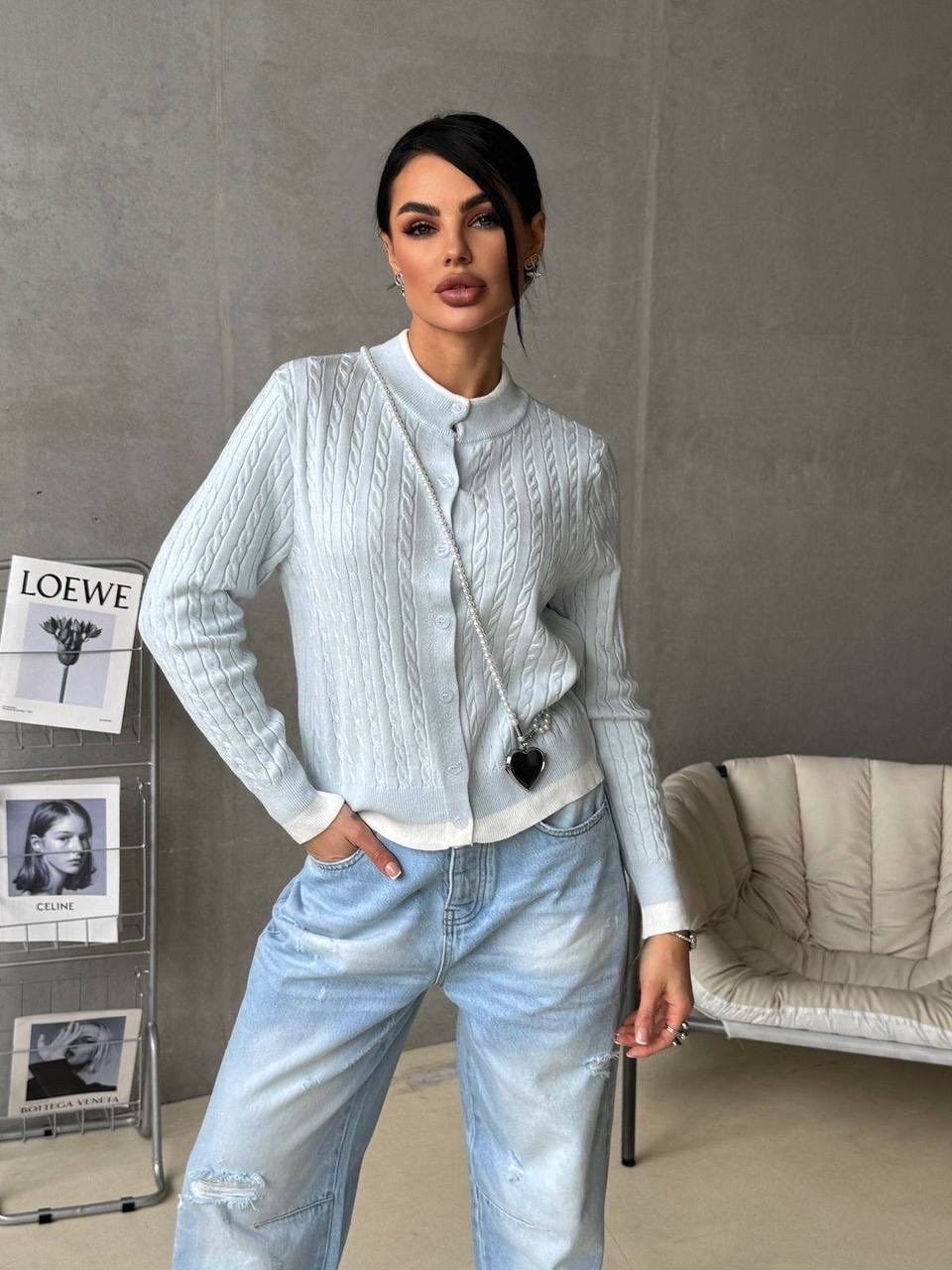 голубые джинсы,женская кофта,кардиган вязаный