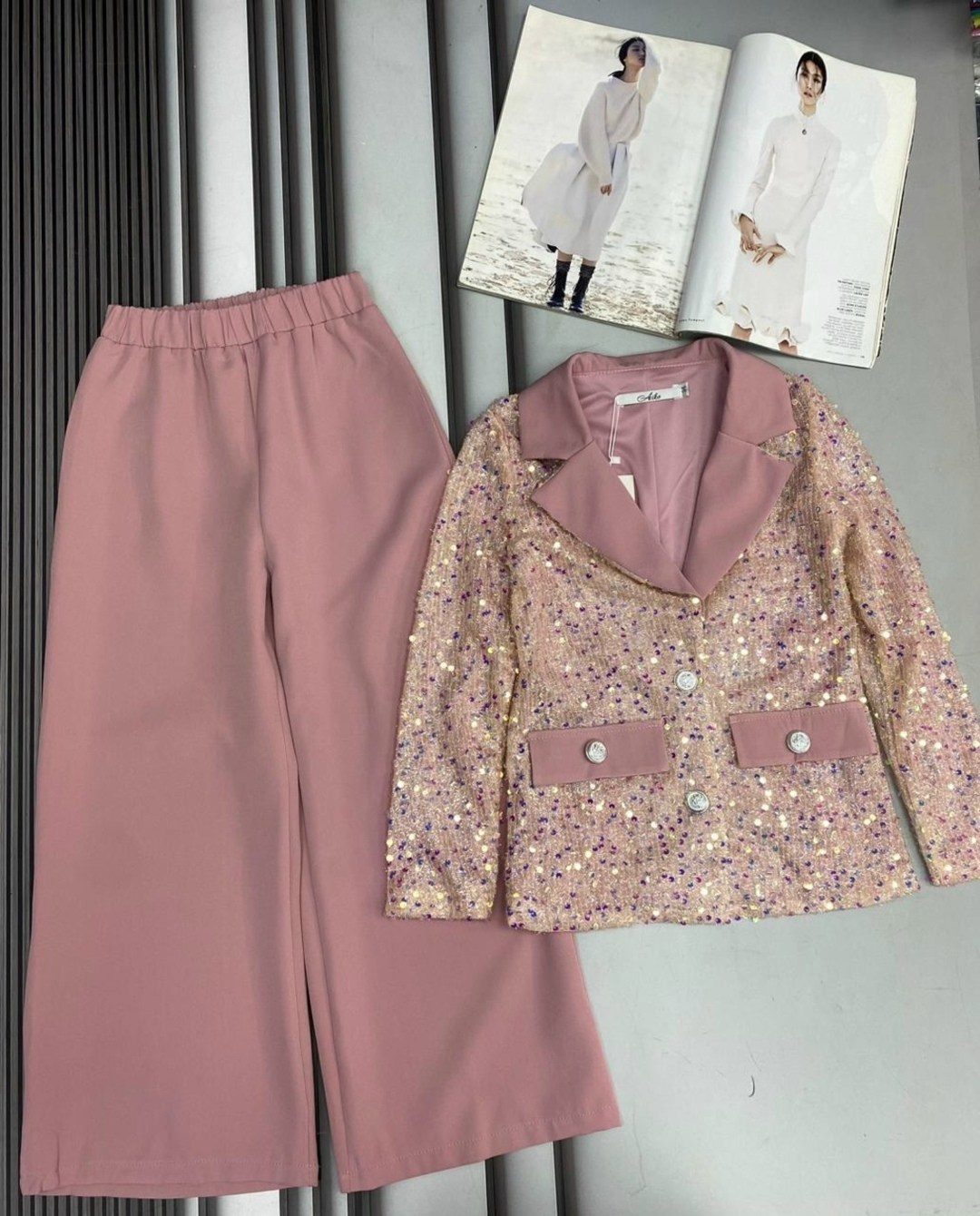 костюмы брючные,жакет,женские жакеты,костюмы женские брючные,брюки с пайетками