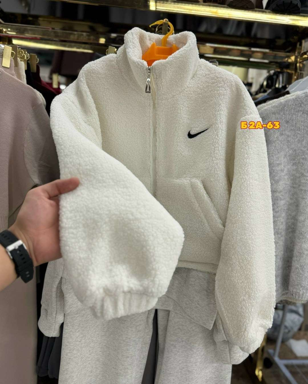 кофта барашек,куртка барашек найк женская,плюшевая куртка nike,куртка барашек,куртка плюшевая