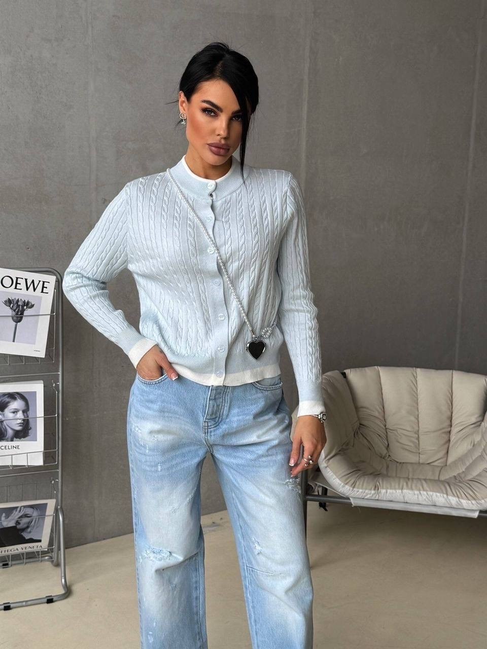 голубые джинсы,женская кофта,кардиган вязаный