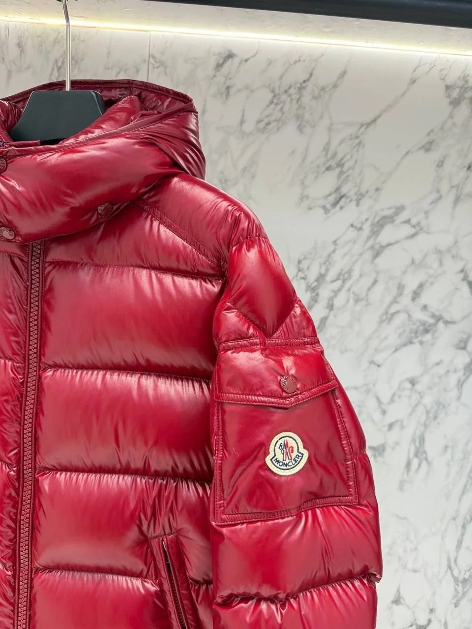 пуховик moncler,красный пуховик монклер мужской,монклер майа красный,пуховик moncler мужской,пуховик moncler женский
