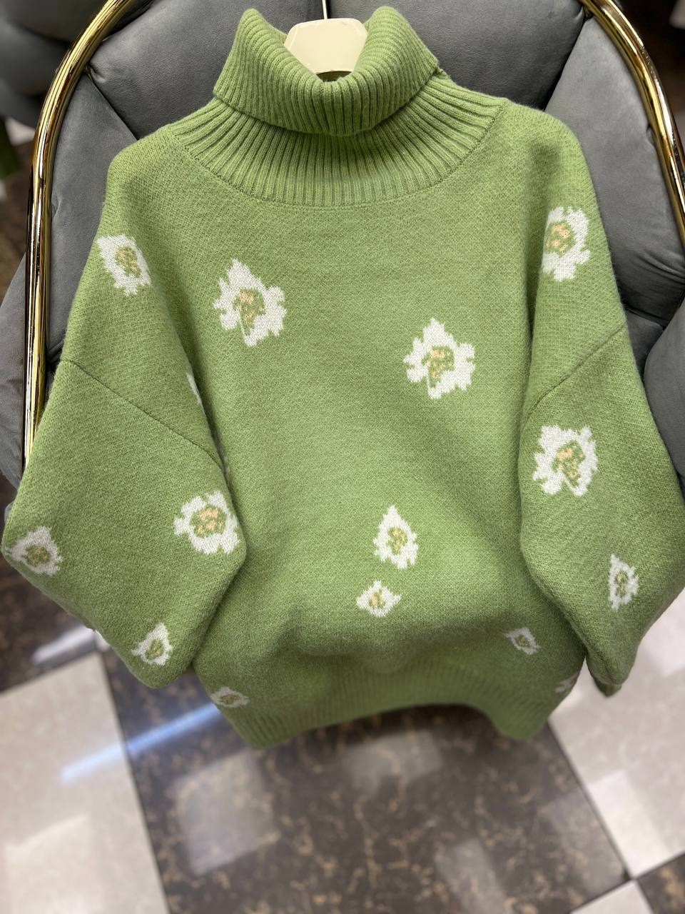 свитер с вышивкой,модные свитера,свитер,свитер с горлом,свитер с принтом