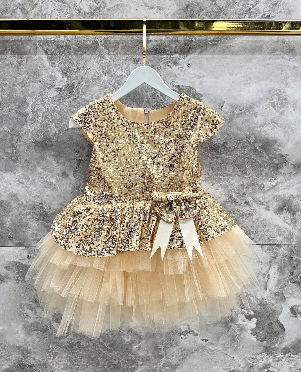 золотистое платье для девочки,платье нарядное для девочек,празднично нарядное платье для девочки,золотое платье для девочки,платье для девочек