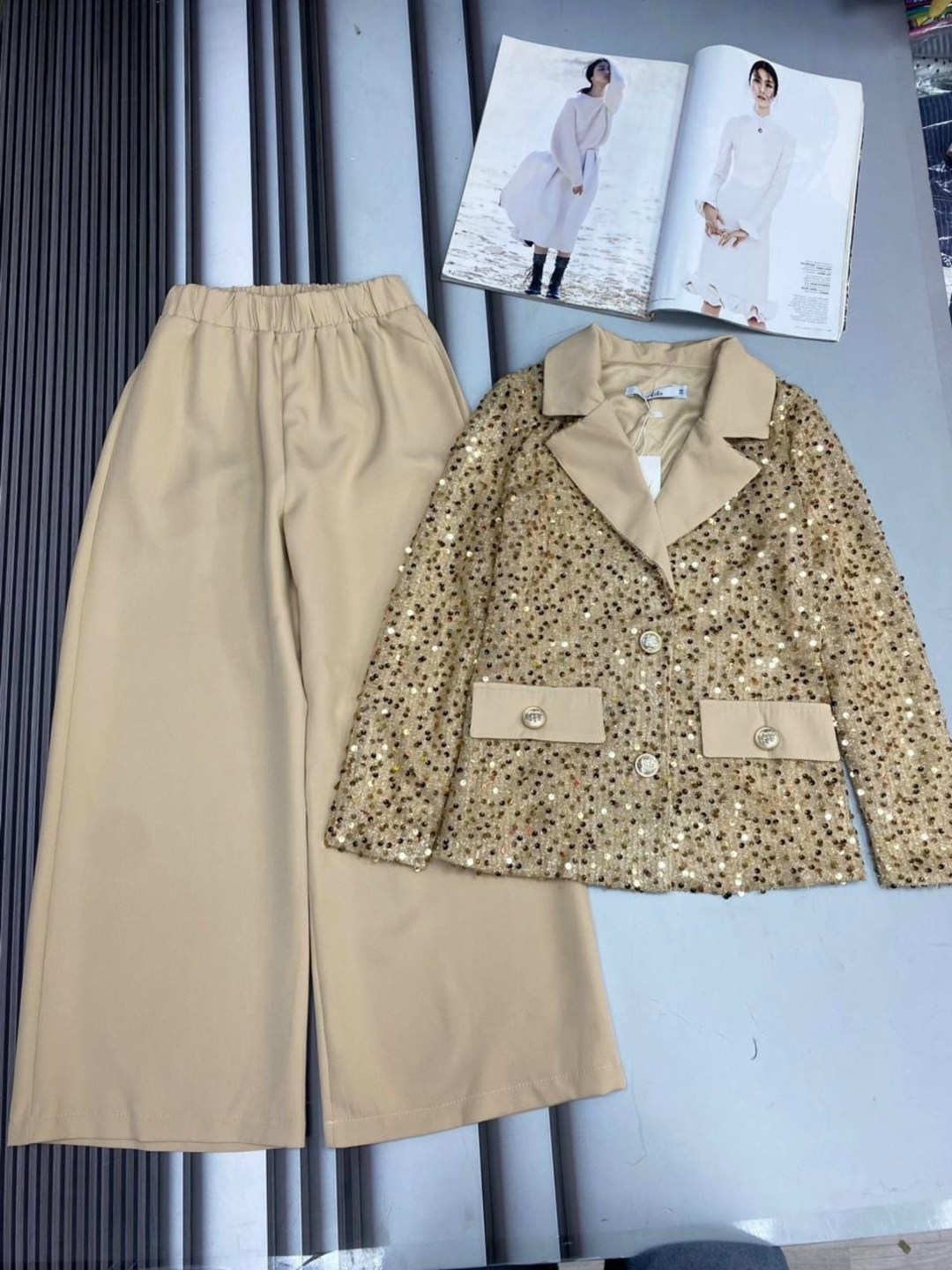 костюмы брючные,жакет,женские жакеты,костюмы женские брючные,брюки с пайетками